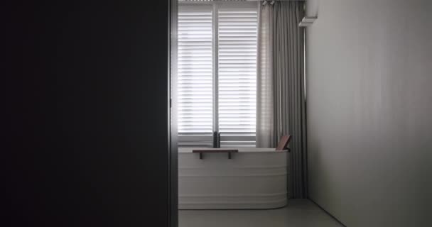 Transparent Sliding Door Closed Modern Bathroom Minimalist Bathtub Wood Accessories — Stockvideo
