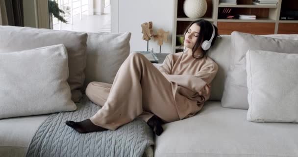 Mindful Young Happy Woman Wearing Wireless Headphones Listening Relaxing Music — Vídeos de Stock