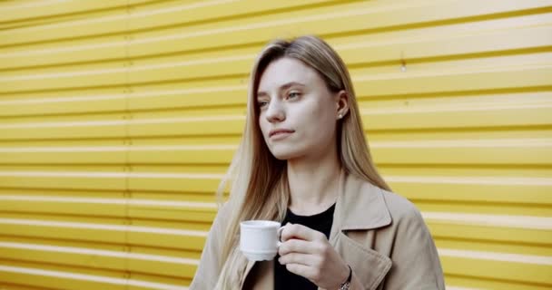 Young Woman Enjoying Coffee Street Handheld Shot Young Blonde Stylish — 图库视频影像