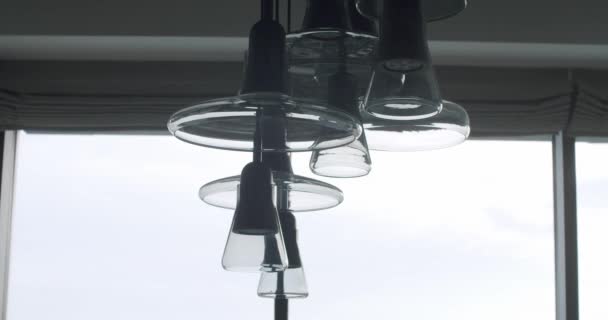 Minimalistisk Rundglas Taklampa Dekorerad Lampa Hängande Taket Modern Lampa Rymlig — Stockvideo
