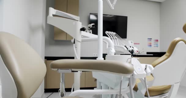 Habitación Moderna Con Silla Dental Equipo Médico Oficina Dental Moderna — Vídeo de stock