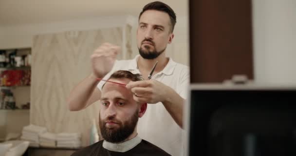 Ottenere Servizi Parrucchiere Stilista Taglio Capelli Moderno Negozio Barbiere Servizio — Video Stock
