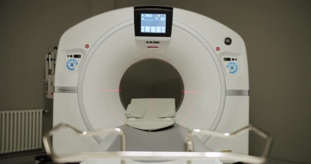 Modern Teknik Inom Medicin Fungerande Magnetröntgenapparat Ett Läkarrum Modern Datortomografi — Stockvideo