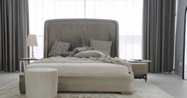 Элегантный Дизайн Интерьера Минималистская Спальня Современный Отель Interior Кровать Множеством — стоковое видео