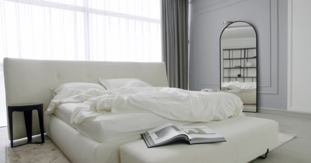Diseño Interior Elegancia Habitación Minimalista Dormitorio Moderno Interior Cama Doble — Vídeos de Stock