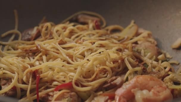 Professional Cook Frying Vegetables Noodles Asian Style Food Concept Composition — Vídeo de Stock