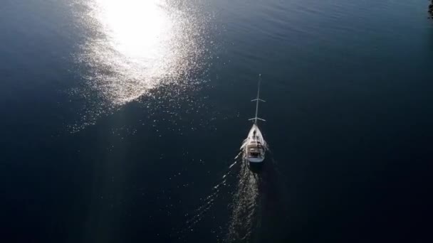 Zomer Luxe Moderne Boottocht Een Wit Jacht Zeilboot Luxe Cruisereis — Stockvideo