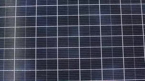 Painéis Solares Modernos Produzem Eletricidade Limpa Vista Superior Técnico Solar — Vídeo de Stock