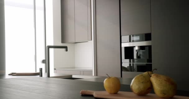 Real Apartment Modern Kitchen Room Minimalistický Nábytek Jídelním Stolem Moderními — Stock video