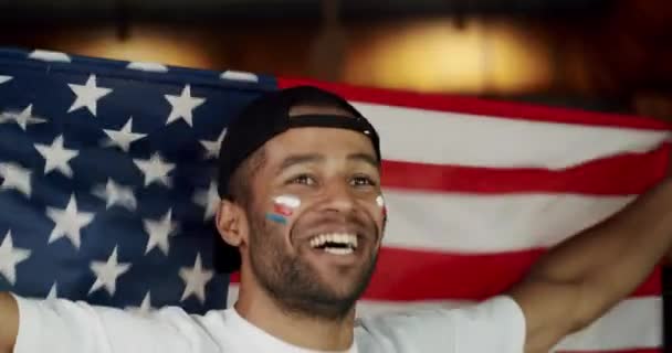 Fan Hispanique Football Célébrant Prise Vue Main Homme Hispanique Excité — Video