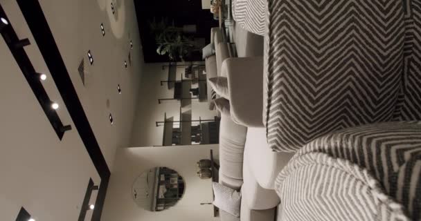 Nowoczesny Minimalistyczny Salon Beżowymi Meblami Minimalistyczne Wnętrze Przytulny Nowoczesny Design — Wideo stockowe