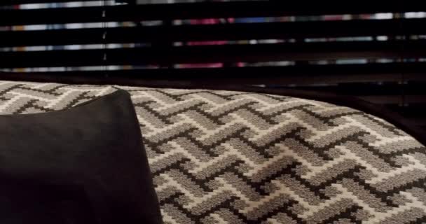 Textil Moderne Bruine Fauteuil Relaxstoel Modern Minimalistisch Huis Details Elegantie — Stockvideo