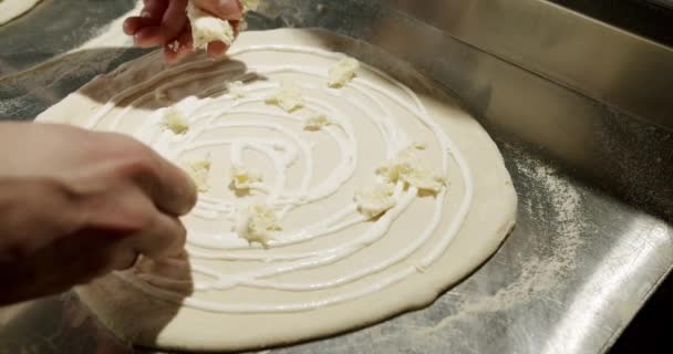 Chef Prepara Pizza Cozinha Restaurante Pizza Napolitana Italiana Com Grande — Vídeo de Stock