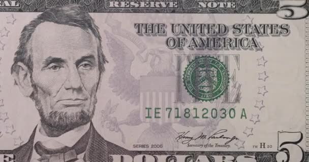 アメリカ合衆国のリンカーン大統領 アメリカの5ドル紙幣の表側のズームは マクロを閉じます 5ドルのキャッシュマクロビュー Zoom 5ドル現金 米国のお金 5ドル — ストック動画