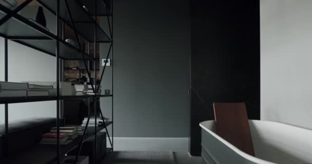 Lüks Yatak Odası Banyo Modern Bir Kitaplık Tarafından Sınırlandırıldı Minimalist — Stok video