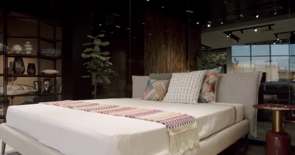 Minimalistischer Skandinavischer Innenraum Interieur Eines Modernen Luxus Schlafzimmers Mit Möbeln — Stockvideo