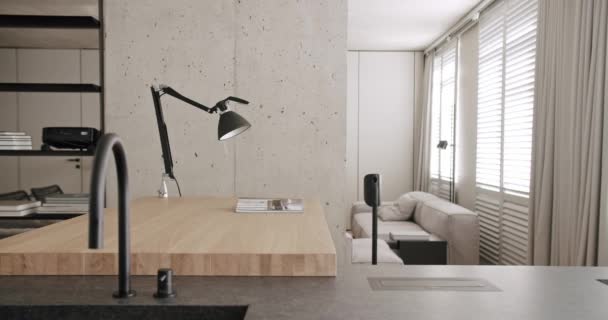 Ruang Dapur Modern Apartemen Minimalis Dengan Ruang Makan Dari Kayu — Stok Video