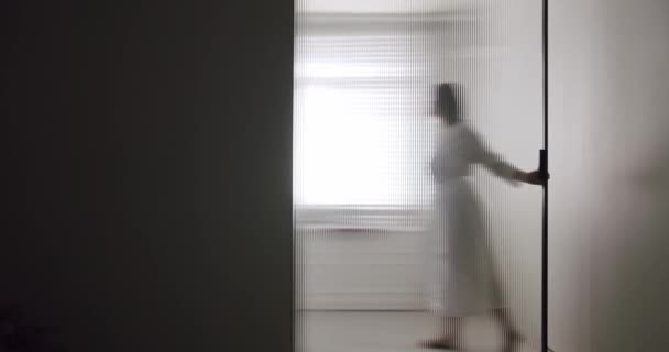 Woman Robes Open Transparent Sliding Door Modern Bathroom Minimalist Bathtub — Wideo stockowe