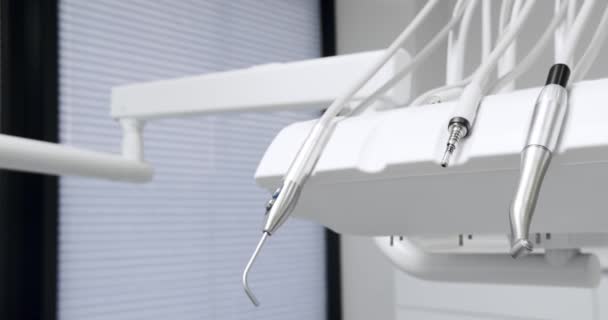 Modernes Zimmer Mit Zahnarztstuhl Und Medizinischen Geräten Moderne Zahnarztpraxis Moderne — Stockvideo