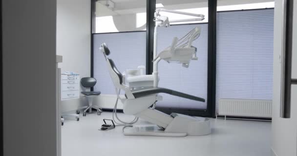 Μοντέρνο Δωμάτιο Οδοντιατρική Καρέκλα Και Ιατρικό Εξοπλισμό Έννοια Της Οδοντιατρικής — Αρχείο Βίντεο