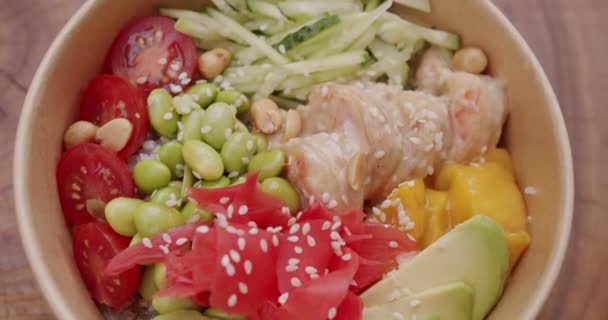 Boliche Salada Tradicional Havaiana Peixe Cru Comida Orgânica Limpa Poke — Vídeo de Stock