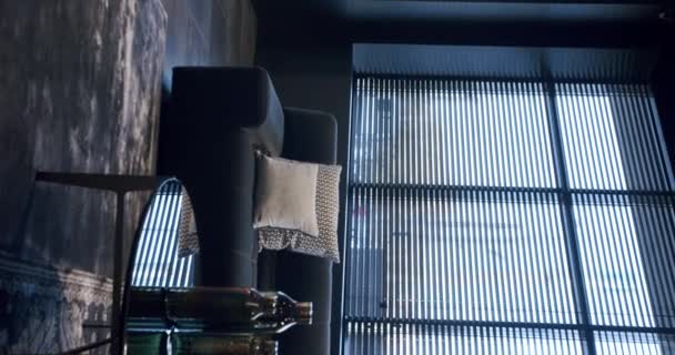 Modernes Minimalistisches Wohnzimmer Mit Weißen Und Schwarzen Möbeln Luxuriöses Modernes — Stockvideo
