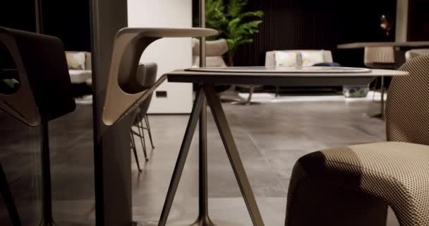 Stof Moderne Bruine Fauteuil Relaxstoel Modern Minimalistisch Huis Details Elegantie — Stockvideo