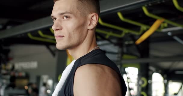 Portret Van Knappe Sportieve Man Klaar Workout Sportschool Close Van — Stockvideo