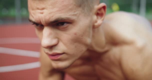 Ernstes Porträt Eines Müden Sportlers Der Nach Hartem Intensivem Training — Stockvideo