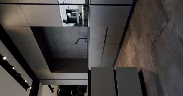 Modernes Interieur Luxuriösem Haus Moderner Chromhahn Minimalistisches Design New Home — Stockvideo