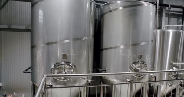 Serbatoi Acciaio Inox Produzione Birra Fabbrica Concetto Birrificio Birreria Moderna — Video Stock