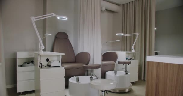 Педикюрный Шкаф Удобным Современным Креслом Ванной Ног Оборудованием Лампой Роскошной — стоковое видео