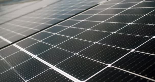 Moderna Hållbara Solpaneler Vid Solcellskraftverket Utomhus Begreppet Alternativ Förnybar Energi — Stockvideo