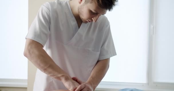 Man Professional Masseur Back Spine Does Rehabilitation Massage Man Professional — Vídeo de Stock