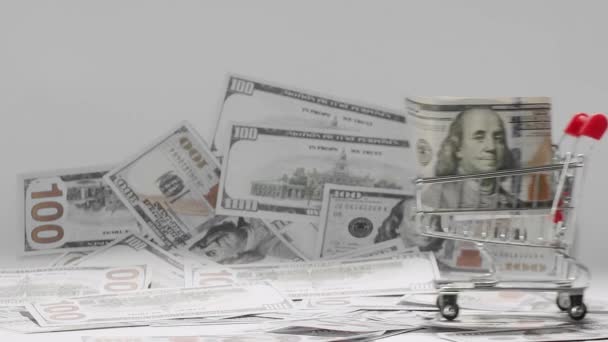 Ein Amerikanischer Hundert Dollar Schein Den Geldwagen Auf Einem Hintergrund — Stockvideo