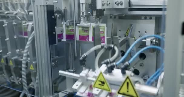 Productielijn Medische Fabriek Verpakte Goederen Bij Geautomatiseerde Productielijn Medische Fabriek — Stockvideo