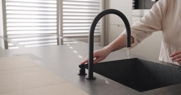 Woman Turns Tap Modern White Kitchen Modern Kitchen Room Minimalist — Stok video