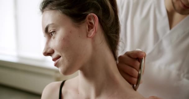 Iastm Myofascial Release Rhomboid Pain Using Smart Tools Therapist Using — Stockvideo