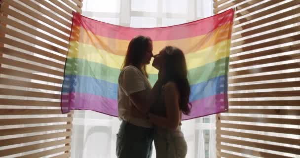 Ženy Objímají Objímají Láska Polibek Romantika Portrét Lesbického Páru Užívajícího — Stock video