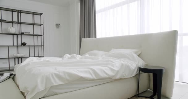 Μινιμαλιστική Κρεβατοκάμαρα Μοντέρνο Hotel Bedroom Interior Και Διπλό Κρεβάτι Πολλά — Αρχείο Βίντεο