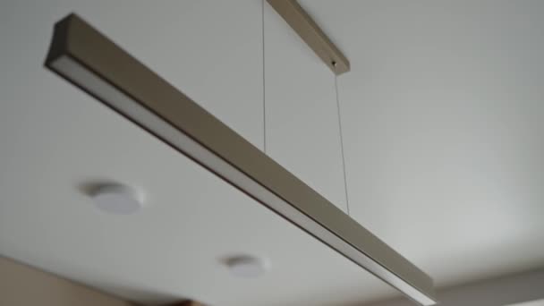 Приподняться Подвесном Потолке Комнате Квартиры Led Lamp Современном Стиле Идея — стоковое видео