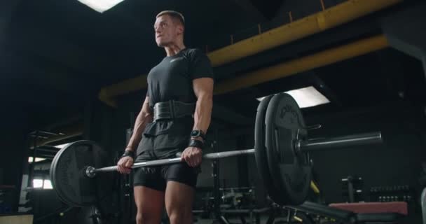 Focused Male Athlete Performing Heavy Deadlifts Industrial Style Gym Showcasing — Stockvideo