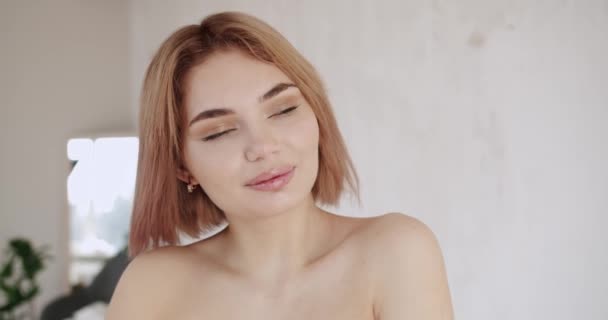 Femeie Frumusețe Față Sănătoasă Masaj Piele Mâini Atingând Fața Curată — Videoclip de stoc