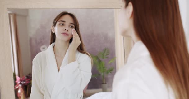 Fugt Huden Med Lotion Dermatologi Lukkede Øjne Kvindelige Model Med Royaltyfrie stock-videoer