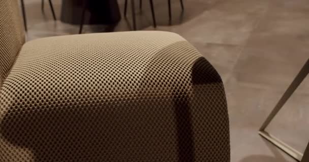 Textil Moderne Bruine Fauteuil Relaxstoel Modern Minimalistisch Huis Details Elegantie — Stockvideo