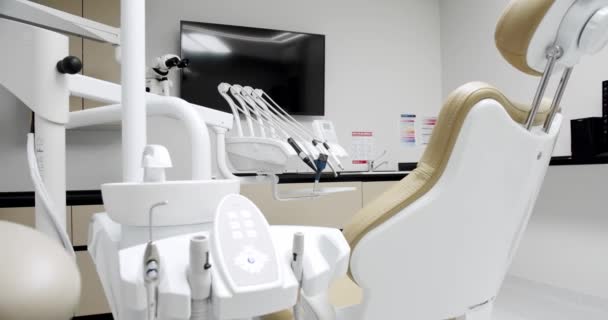 Quarto Moderno Com Cadeira Dentária Equipamentos Médicos Conceito Atendimento Odontológico — Vídeo de Stock