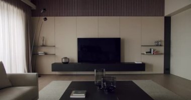 Zarif, modern bir oturma odası, minimalist bir tasarım ve ince detaylar ve rahat bir kanepe içeren nötr bir renk paleti. Tarafsız Renk Şeması ile Modern Minimalist Oturma Odası
