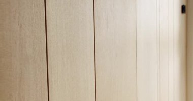 Tahta ahşap arka plan doku tahtası. Mutfak odasındaki tahta paneller. Boş oda ve tahta paneller duvar arkaplanı. 