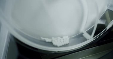 Uyuşturucunun kalite kontrolü. Tıbbi araştırma laboratuarı. Mikrobiyoloji Laboratuvarı. Tıp için Gelişmiş Bilimsel Laboratuvar. Biyoteknoloji Bilimsel Laboratuvarı.