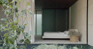 Minimalist tasarımı, doğal ışığı ve yeşil bitkileri barındıran zarif modern yatak odası sakin ve şık bir atmosfer yaratıyor. Doğal Elementler ve Zarif Dekorasyonlu Modern Yatak Odası Tasarımı